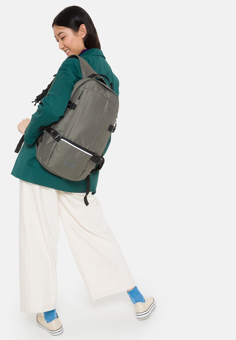 Eastpak FLOID Rucksack reflect grey/dark grey Zalando.co.uk