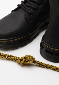 Dr. Martens COMBS UNISEX - Botines con cordones - black