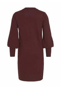 Vínové pletené šaty s kulatým výstřihem, dlouhými nabíranými rukávy a těsnými manžetami, s volným střihem a jemnou texturou.