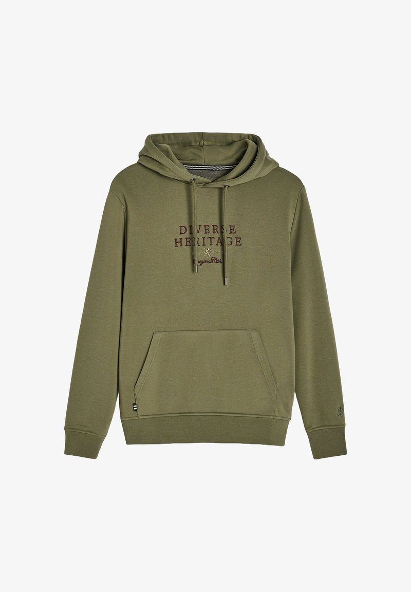 Oliwkowa bluza z kapturem z przednią kieszenią, sznurkiem do ściągania oraz haftem "Diverse Heritage" w ciemnoczerwonym kolorze na klatce piersiowej.