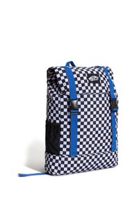 Mochila a cuadros en blanco y negro con correas azules y hebillas de plástico, bolsillo lateral de malla y parche con el logo "Off The Wall" de Vans en la solapa.