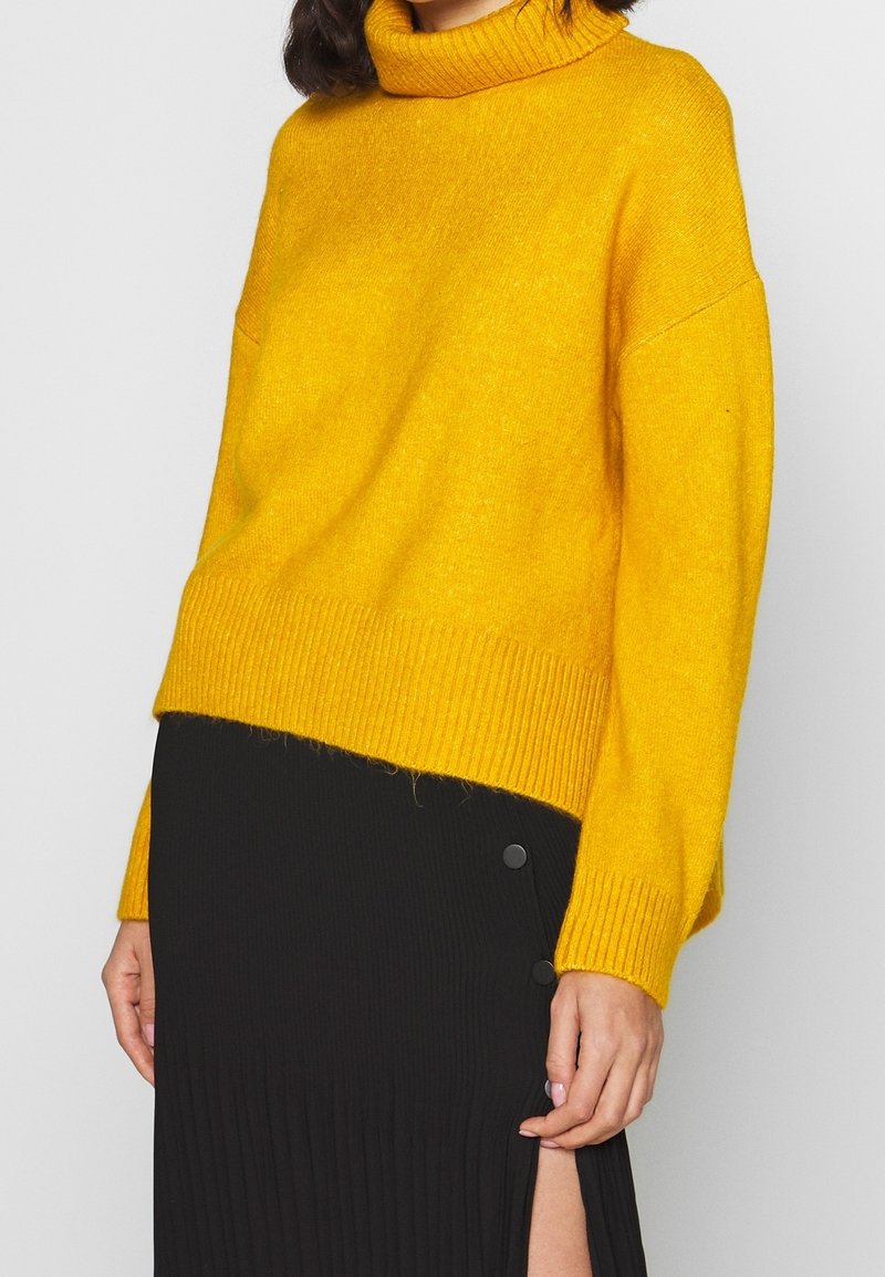 KIOMI Stickad tröja - yellow