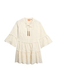 Weißes, gestuftes Kleid mit lässiger Passform, ausgestattet mit Glockenärmeln, einem Kordelzug am Hals und goldenen Quasten. Strukturierter Stoff mit dezenten Mustern.