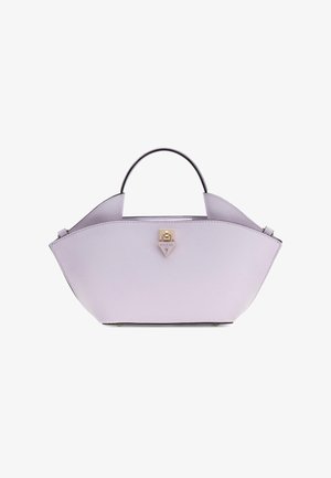 Borsa a mano in pelle color lavanda con forma ampia curva, manico superiore singolo e chiusura dorata con logo Guess al centro anteriore.