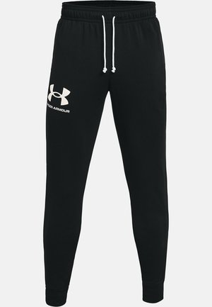 Czarne dresowe spodnie z mieszanki bawełny, z elastycznym ściągaczem w pasie, ściąganymi nogawkami oraz białym logo Under Armour na lewej udzie.