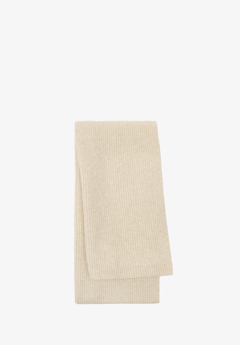 Kremowy szalik z prążkowanej dzianiny, miękka faktura, prostokątny kształt, starannie złożony, z widocznym wzorem dzianiny na całej tkaninie.