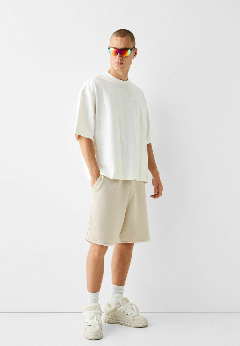 Bershka Shorts beige Bershka Shorts beige