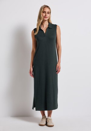 Mouwloze donkergroene maxi-jurk met een kraag, een zijsplit en een aansluitend ontwerp. Gemaakt van een zachte, gladde stof.