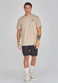 SIKSILK GRAPHIC - Camiseta estampada - beige