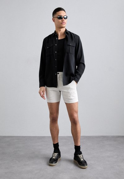 Theory CURTIS  - Shortsit - sand