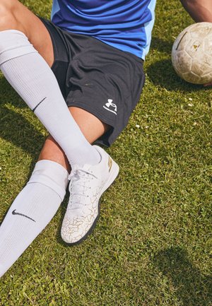 Fotballsko for gress - white/gold