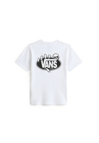 Camiseta blanca con el logo negro de Vans en la espalda, con una mano de esqueleto y una calavera que salen del óvalo del logo.