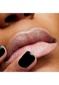MAC CREMESHEEN LIPSTICK nude