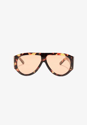 Lunettes de soleil surdimensionnées avec une monture épaisse en écaille de tortue et des verres teintés marron clair de style bouclier.