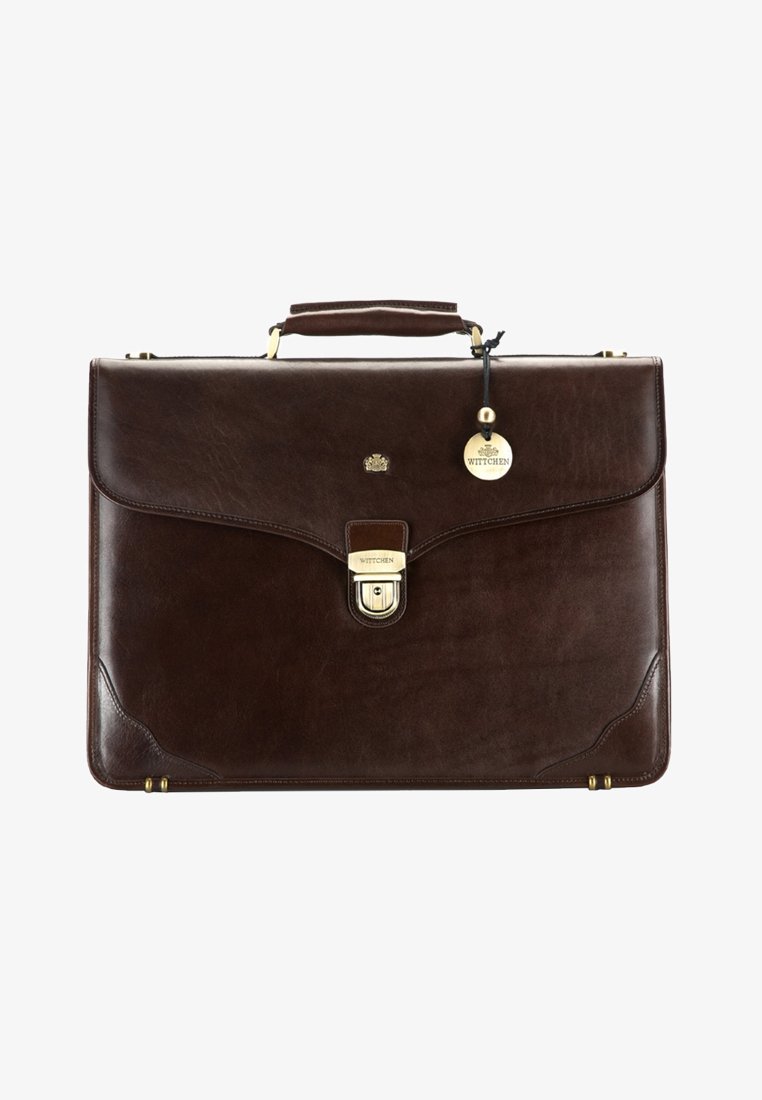 Dunkelbraune Lederaktentasche mit glatter Textur, schlichtem Design, Griff oben, goldfarbenen Beschlägen und einem Anhänger mit dem Markennamen "Wittchen."