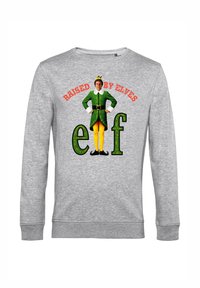 Šedá mikina s textem "VYCHOVÁVÁNI SKŘÍTKY" v červené barvě a "skřítek" v zelené, doplněná grafikou skřítka v svátečním oblečení, včetně žlutých noh.