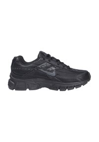Chaussures de sport noires avec un dessus en maille et synthétique, accents texturés et semelle rembourrée avec un relief prononcé pour une bonne adhérence.