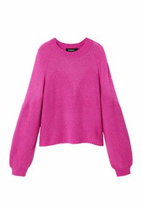 Kirkkaanpunainen neulepusero pyöreällä pääntiellä ja pallohelmillä. Edessä on aaltoileva kuvioitu tekstuuri. Lyhyt, vyötärölle ulottuva istuvuus.