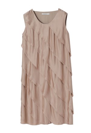 Hihaton beige mekko pyöreällä pääntiellä, jossa on kerroksittain rypytettyjä yksityiskohtia edessä. Pehmeä, sileä kangas, joka valuva siluetti.