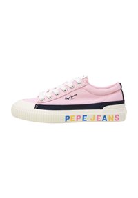 Roze platnena tenisica s bijelim vezicama, mornarskom prugom i višebojnim logotipom "PEPE JEANS" na bijelom gumenom potplatu. Dizajn s okruglim prstima.