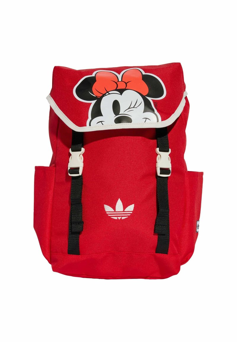 Zaino in tela rossa con dettagli bianchi, caratterizzato da una grande grafica di Minnie Mouse sul coperchio e due tasche laterali. Spallacci neri e logo Adidas.