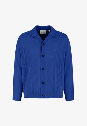 Zils adījuma kardigans ar apkakli, pogu aizdari, reljefainiem vertikāliem rakstiem un ribu aprocēm un apakšmalu.