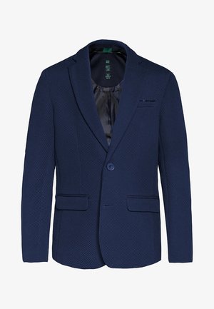 Blazer texturizado en color navy con solapa de muesca, cierre de un solo botón, dos bolsillos frontales y un forro interior. Patrón tejido sutilmente visible.