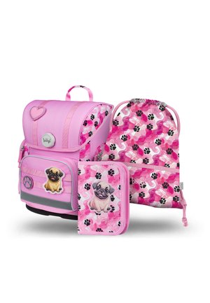 Zaino rosa con un accento a forma di cuore, caratterizzato da una grafica di un bulldog francese, accompagnato da una borsa con cordoncino abbinata e una pochette con cerniera decorata con motivi di impronte di zampe.