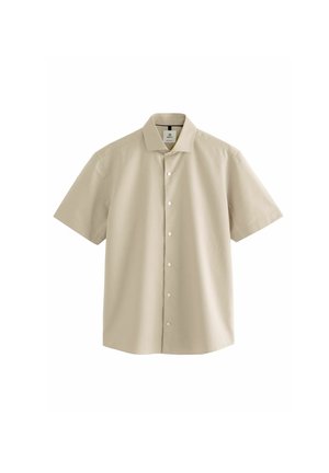 Beige kortærmet skjorte med knapper og krave, vist fladt på en hvid baggrund.