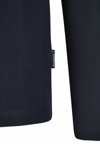 Kürzärmliges, marineblaues Hemd aus strukturiertem Stoff mit genähtem Saum. Verfügt über ein kleines Etikett an der Seite mit kontrastierenden Streifen.