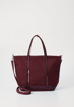 Bolso tote de lienzo burdeos con asas acentuadas con lentejuelas, doble asa superior y correa de hombro desmontable. Textura suave con una forma estructurada.
