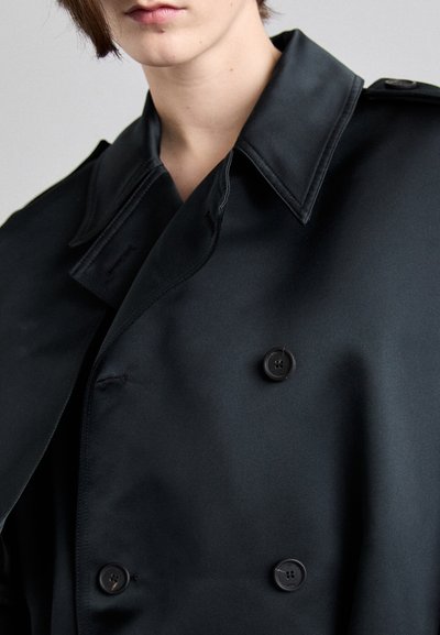 032c SUPERSIZE - Trenchcoat - black