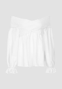 Weißes Off-Shoulder-Bluse mit gerafftem Oberteil, langen puffärmel und Rüschenausschnitten. Weicher, leichter Stoff mit glatter Textur.