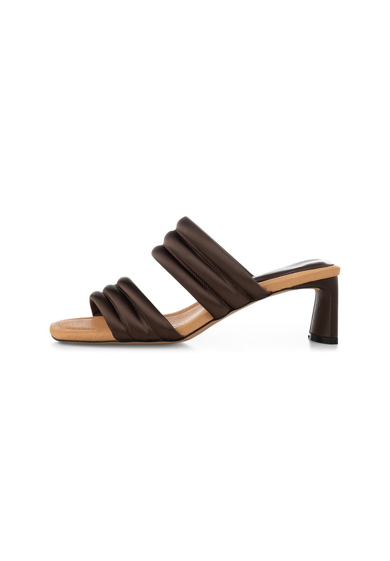 Shoe The Bear STB-SYLVI PADDED STRAP - Šľapky na opätku - brauner satin