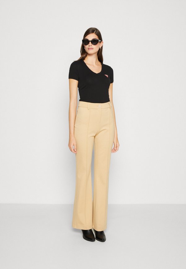 TRIANGLE  - Basic T-shirt4