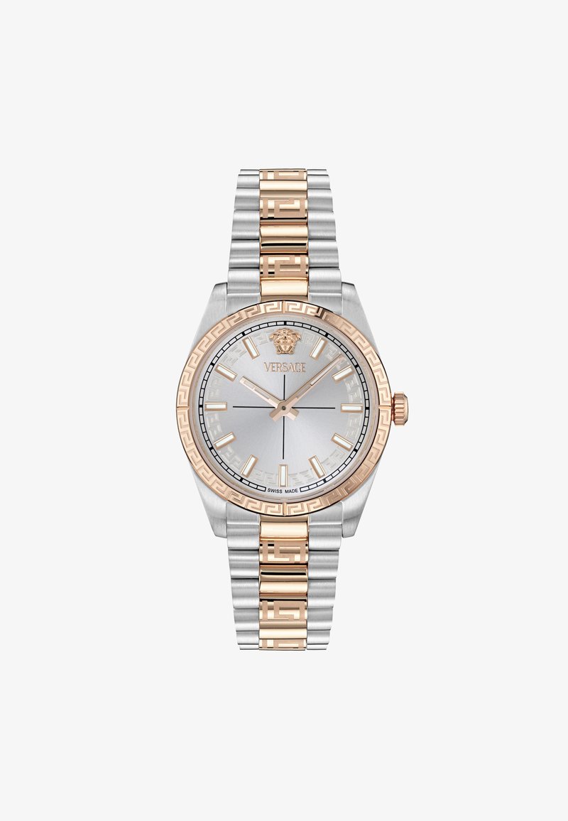 Versace-Uhr mit silbernem Zifferblatt, roségoldenen Akzenten, Armband aus rostfreiem Stahl und gemusterten Gliedern. Verfügt über ein Logo und klassische Stundenmarker.