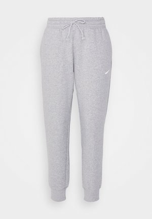 Lys grå sweatpants med snor i taljen, tapered ben og et lille hvidt logo på venstre lår. Fremstillet af et blødt, tekstureret stof.