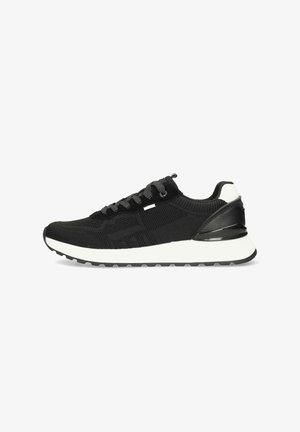 Zapatilla deportiva negra con parte superior de punto texturizado, diseño elegante, cordones grises, entresuela blanca y acento brillante en negro en el talón.