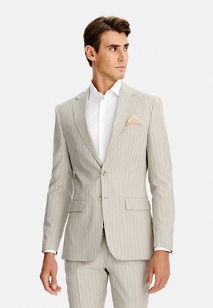 - Marynarka garniturowa