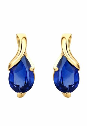 Boucles d'oreilles en ton or avec des pierres précieuses bleues taillées en forme de poire, suspendues par un design fluide et courbé. Texture lisse avec une finition polie.