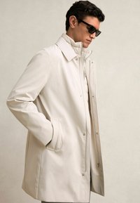 Reiss REGULAR FIT-LOGAN REMOVABLE HYBRID  - Krátky kabát - light stone