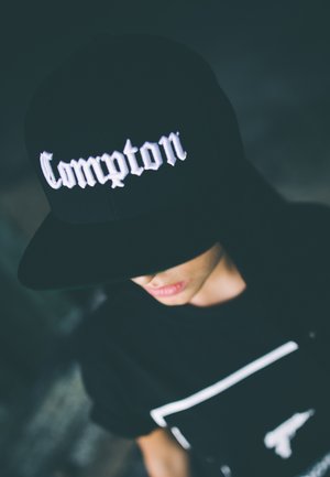 COMPTON - Pet - black