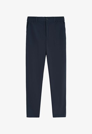 Pantalon décontracté bleu marine avec taille élastique, fermeture par bouton, passants pour ceinture et poches latérales avant, présenté sur un fond blanc.