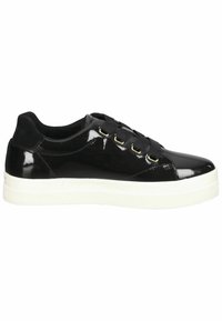 Zapatillas de charol negro con suela de goma blanca, punta redondeada, diseño de seis ojales para cordones y suaves detalles de tela en el talón.