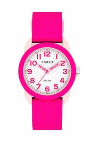 Różowy zegarek na silikonowym pasku z białą tarczą, wyraźnymi różowymi cyframi i oznaczeniami godzin/minut. Zawiera logo Timex i jest wodoszczelny do 30 metrów.