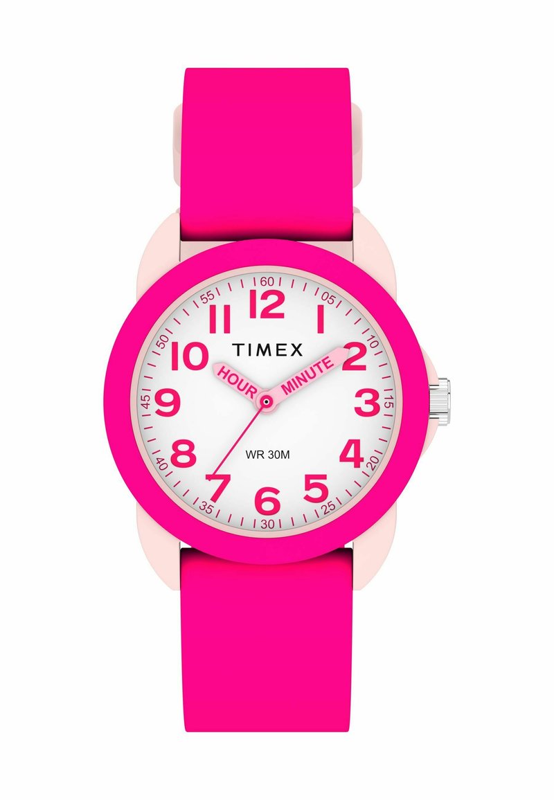Różowy zegarek na silikonowym pasku z białą tarczą, wyraźnymi różowymi cyframi i oznaczeniami godzin/minut. Zawiera logo Timex i jest wodoszczelny do 30 metrów.