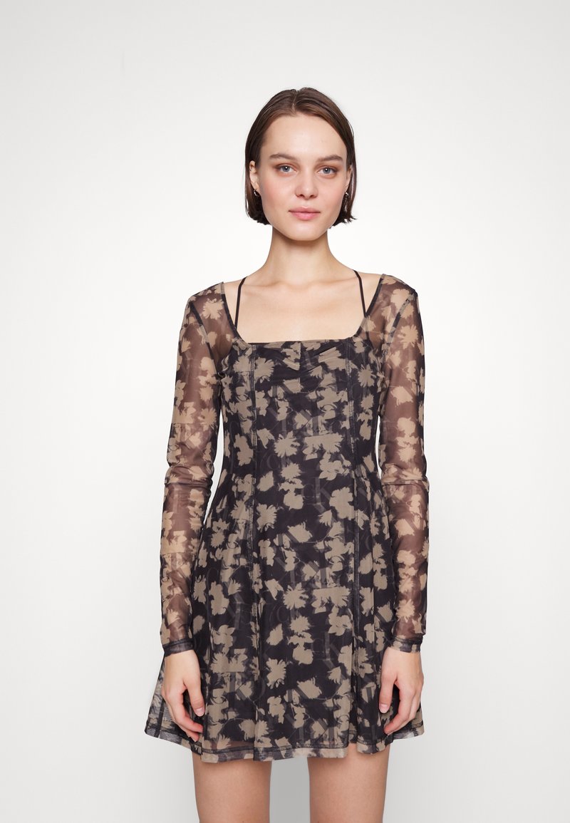 Calvin Klein Jeans DRESS Robe de jour beige ZALANDO.FR