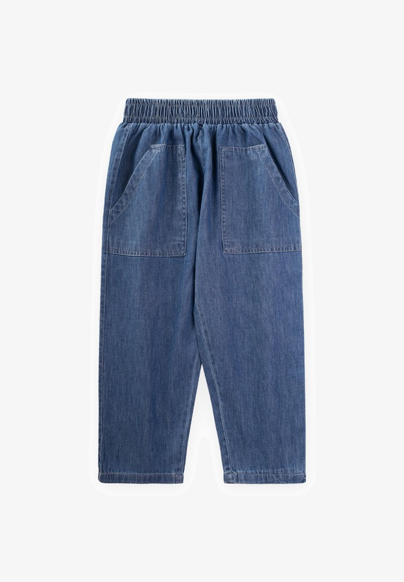 Džínsy stredne modrej farby, s riaseným pásom, dvoma veľkými prednými vreckami a voľným, skráteným strihom. Hladká textúra.