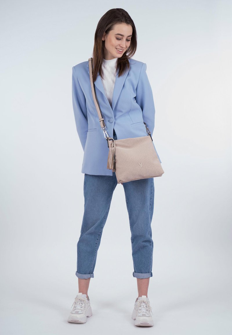 SURI FREY UMHÄNGE ROMY BASIC - Borsa a tracolla - cream