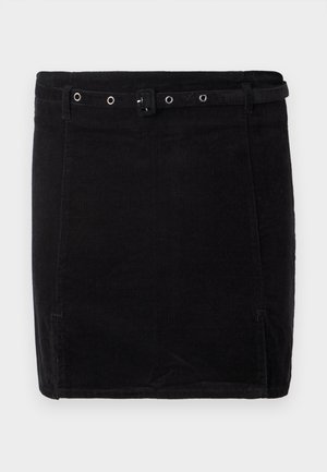 Čierna kordurová sukňa s priliehavým strihom, so stiahnutím v páse, striebornými detailmi a jemnou vertikálnou textúrou.